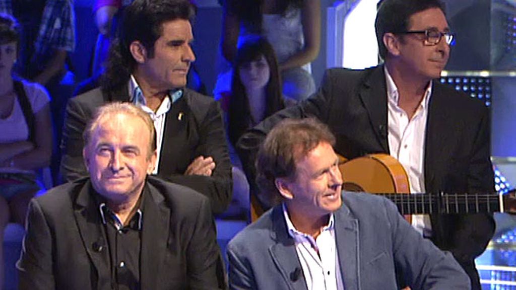 Rocío, la hija de Carmen, quiere animar a su madre con su grupo favorito Rocío, la hija de Carmen, quiere animar a su madre con su grupo favorito