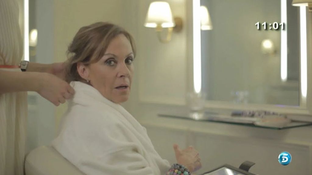 Paloma Barrientos, Marisa Martín Blázquez, Beatriz Cortázar, Paloma García Pelayo y Miguel Ángel Nicolas, cotilleos en la peluquería