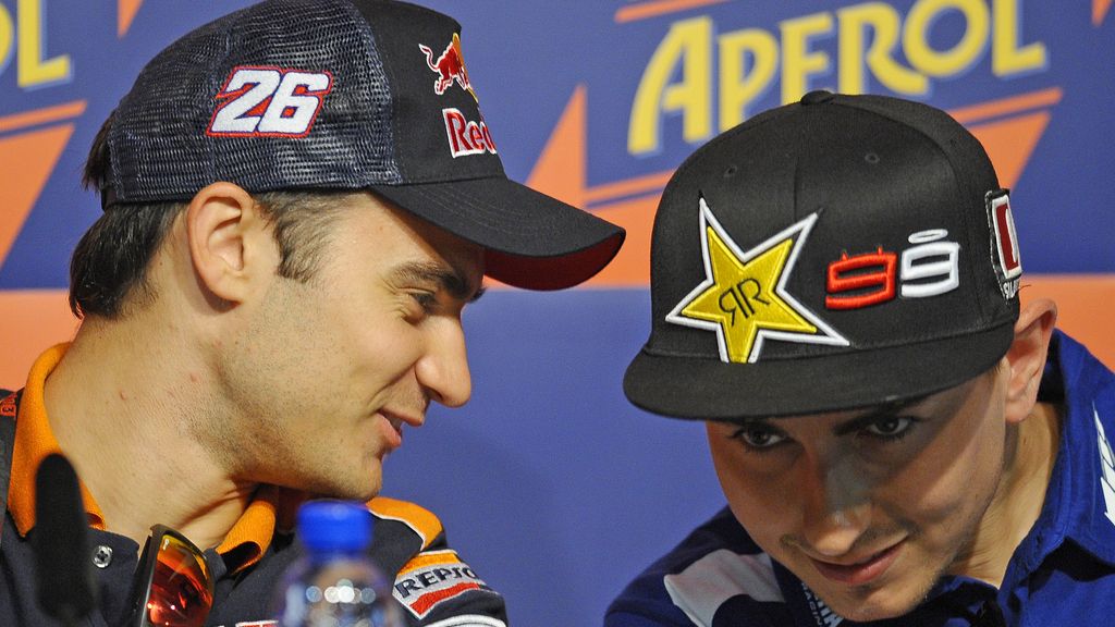 Pedrosa y Lorenzo charlan en la rueda de prensa del GP de Catalunya