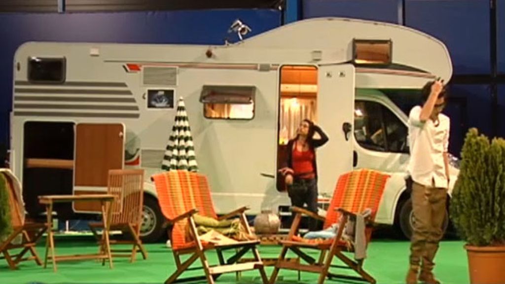 El primer día de los dos nuevos concursantes +1 en su caravana particular