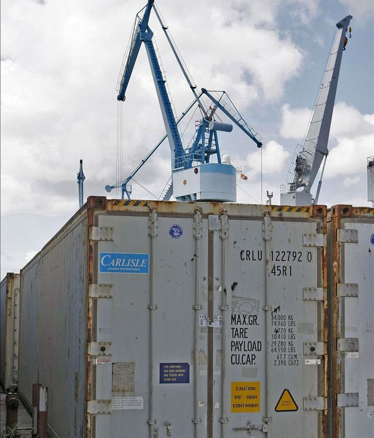 Vista de un contenedor en el puerto de Vigo.  EFE/Archivo
