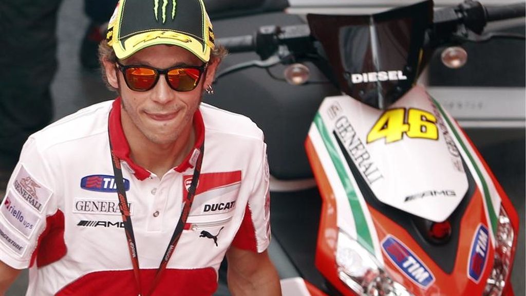 Valentino Rossi en su box de Montmeló