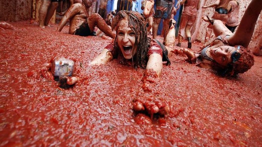 Más de 22.000 personas han luchado en la Tomatina de Buñol