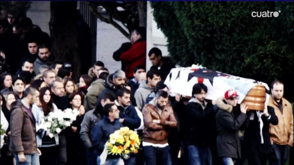 Los Riazor Blues despiden a Jimmy en el cementerio: "¡Jimmy vive! ¡La lucha sigue!"