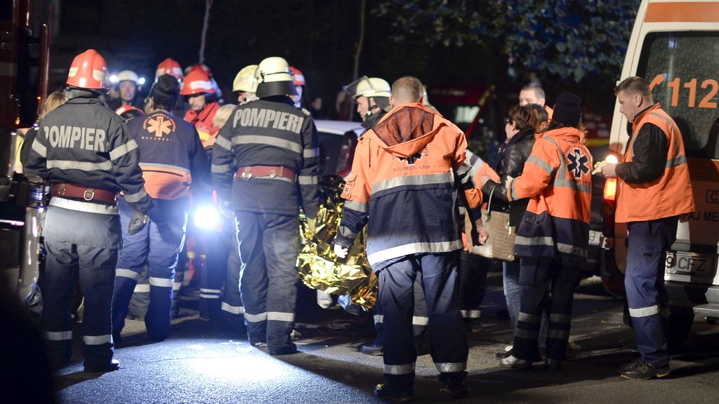 Mueren 27 personas en un incendio en una discoteca en Bucarest