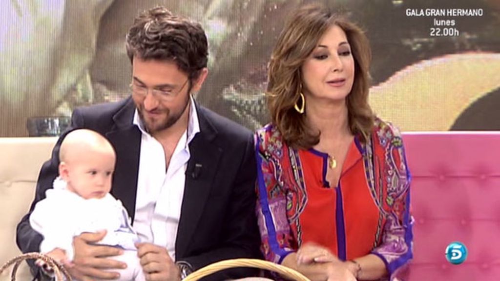 Nuria y Marta nacieron unidas por el abdomen y fueron separadas en Barcelona hace un mes