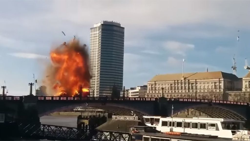La explosión de un autobús asusta a Londres