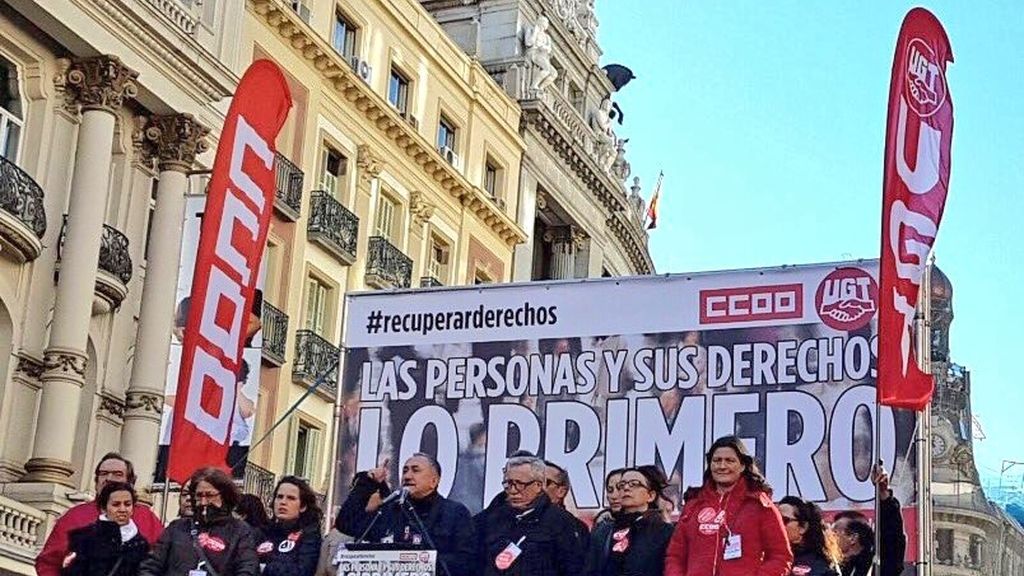 Los sindicatos encabezan una marcha "para recuperar los derechos" en Madrid