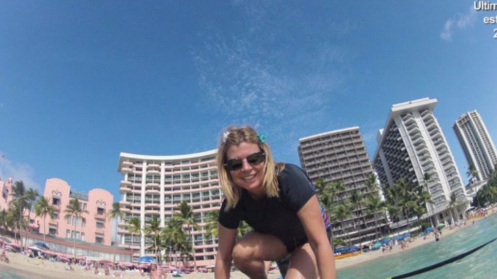 La colaboradora ha intentado hasta aprender a hacer surf