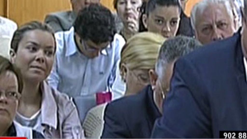 Campanario, cabizbaja durante la declaración de Carretero