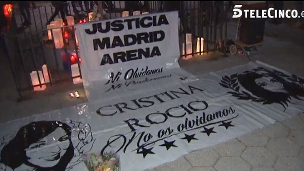 Familiares y amigos recuerdan a las cinco jóvenes que murieron en el Madrid Arena hace tres años