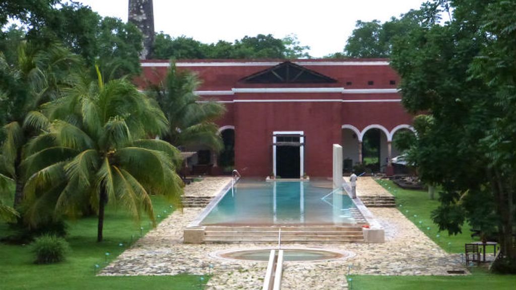 HACIENDAS. PISCINA DESDE COMEDOR