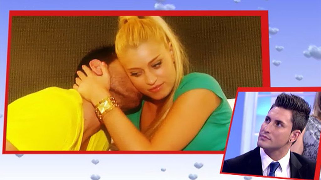 Ainhoa, una más entre los amigos de Erik