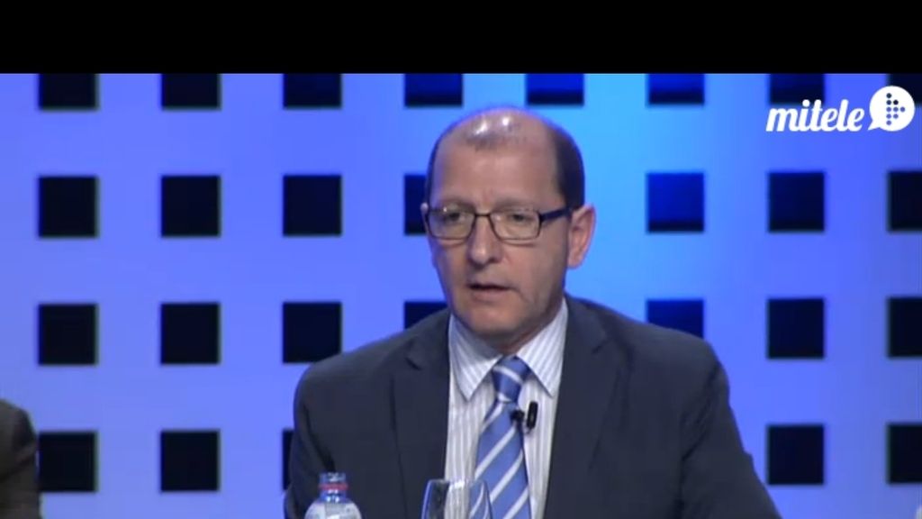 Vasile, J.J. Santos, Manu, Sara, Casillas, Iniesta, Del Bosque, en la presentación