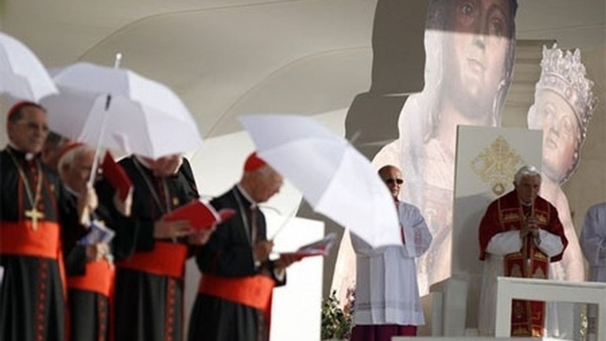 El Papa, en la Cibeles. Foto: Reuters.