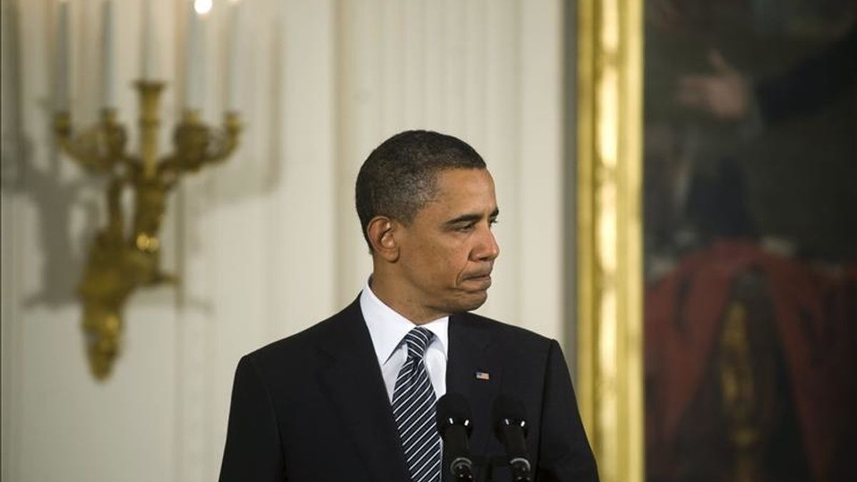 El presidente de EE.UU., Barack Obama, pronuncia un discurso durante la entrega póstuma de la Medalla de Honor -el más alto galardón al mérito militar- al veterano Anthony Kaho'ohanohano, en la Casa Blanca, Washington DC. EFE