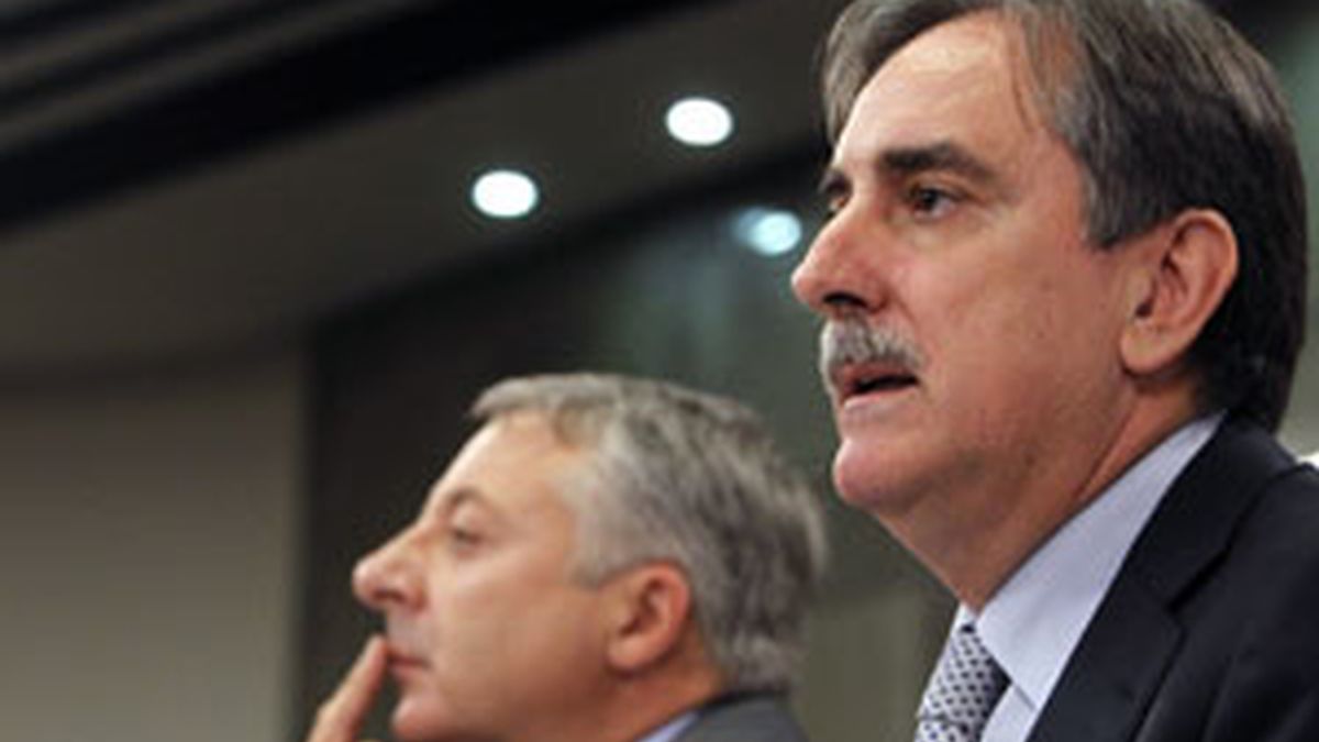 Valeriano Gómez y José Blanco en la rueda de prensa posterior al Consejo de Ministros. Foto: EFE