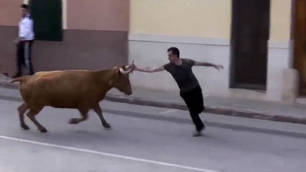 Un municipio valenciano cambia la concejalía de la mujer por una de toros