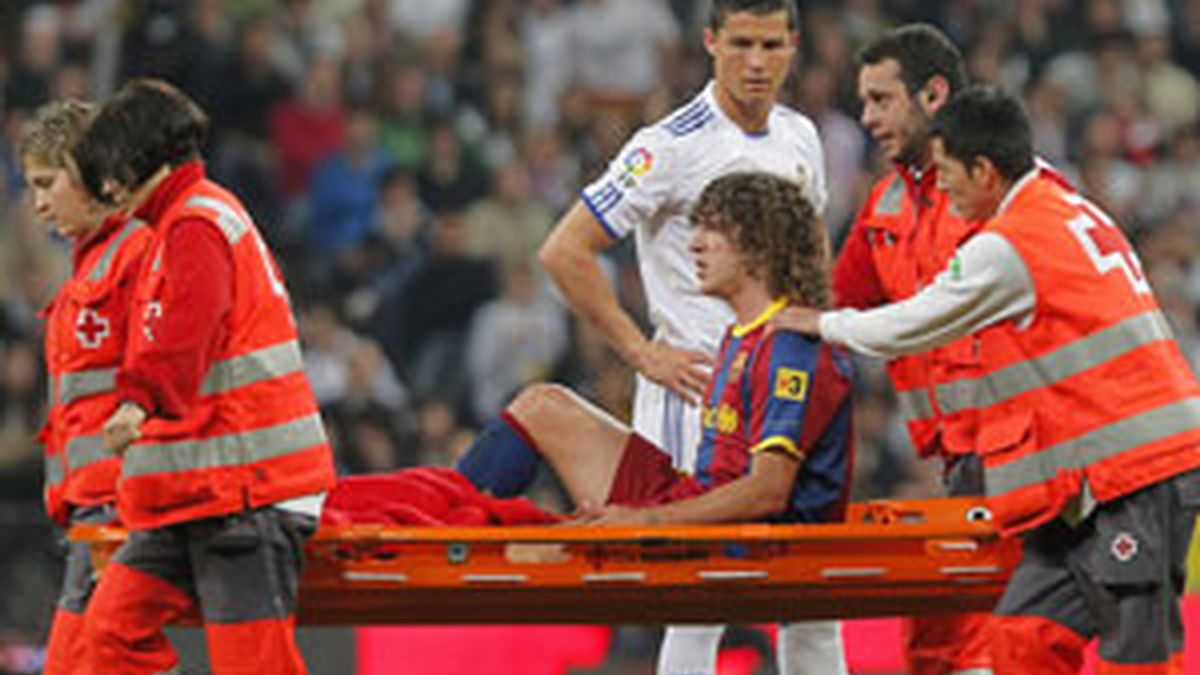 Puyol ha arrastrado molestias en su rodilla izquiera durante el final de la temporada. Foto: GTres