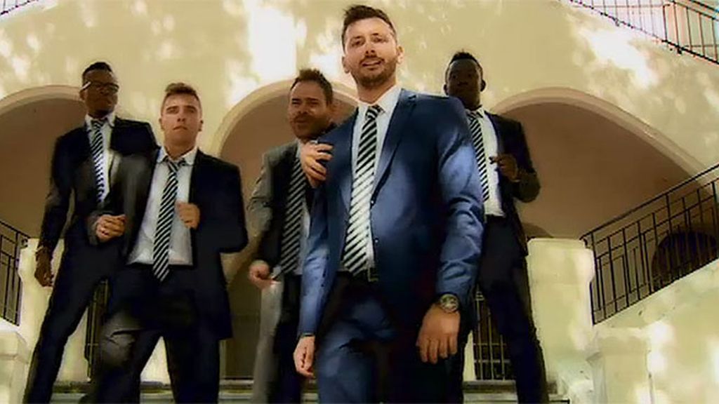 Manu nos sorprende con un videoclip Manu nos sorprende con un videoclip