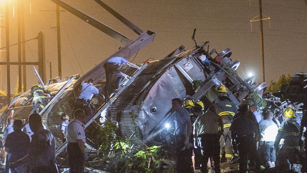 El descarrilamiento de un tren deja 5 muertos y decenas de heridos en EEUU