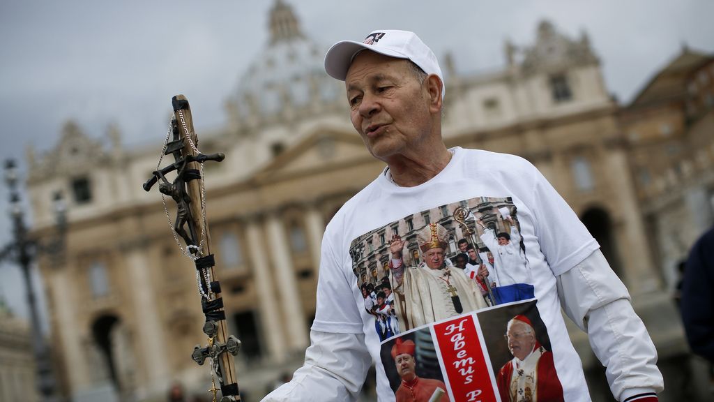 El Vaticano espera la 'fumata' blanca