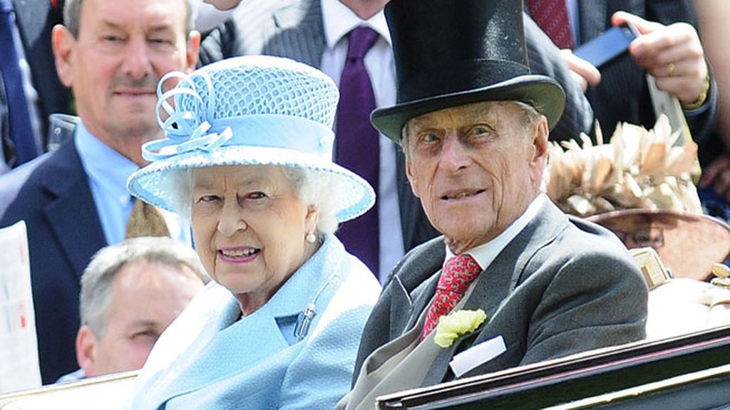 Desfile de tocados en Ascot