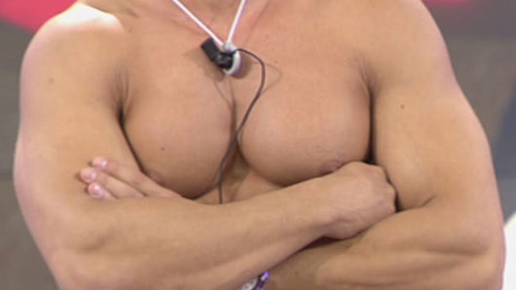 Rafa Mora presume de cuerpo