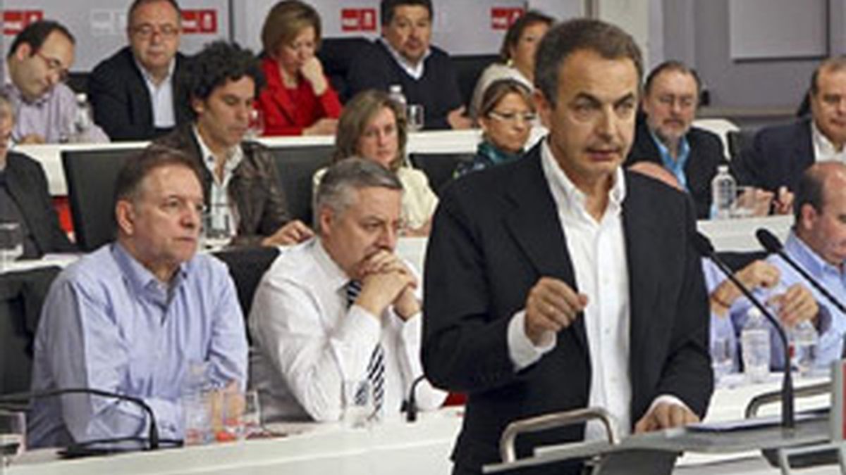 Zapatero asegura que aplicará todas las medidas anticrisis anunciadas. Foto: EFE