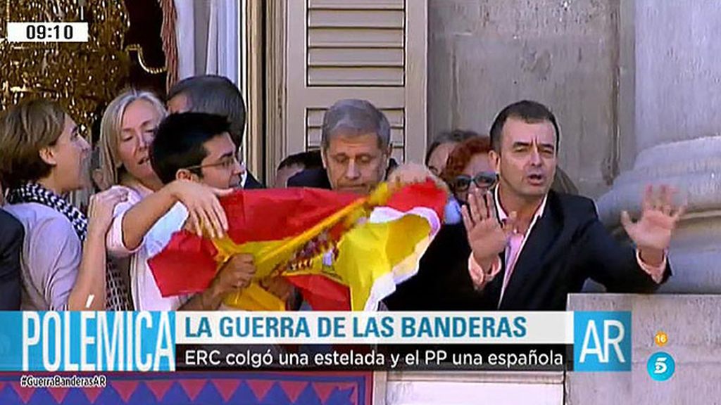 Guerra de banderas en el Ayuntamiento de Barcelona el día de la Mercè