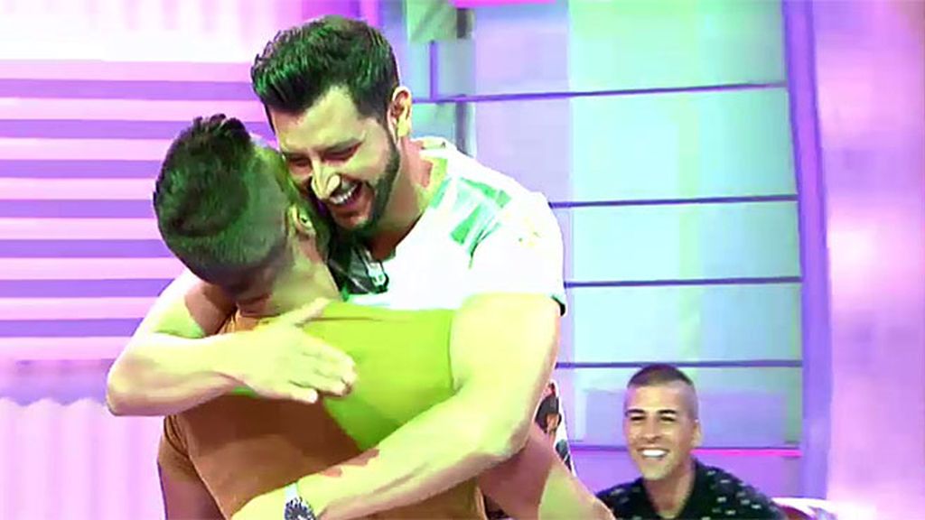 Cristian acompaña a Manu en su recta final Cristian acompaña a Manu en su recta final