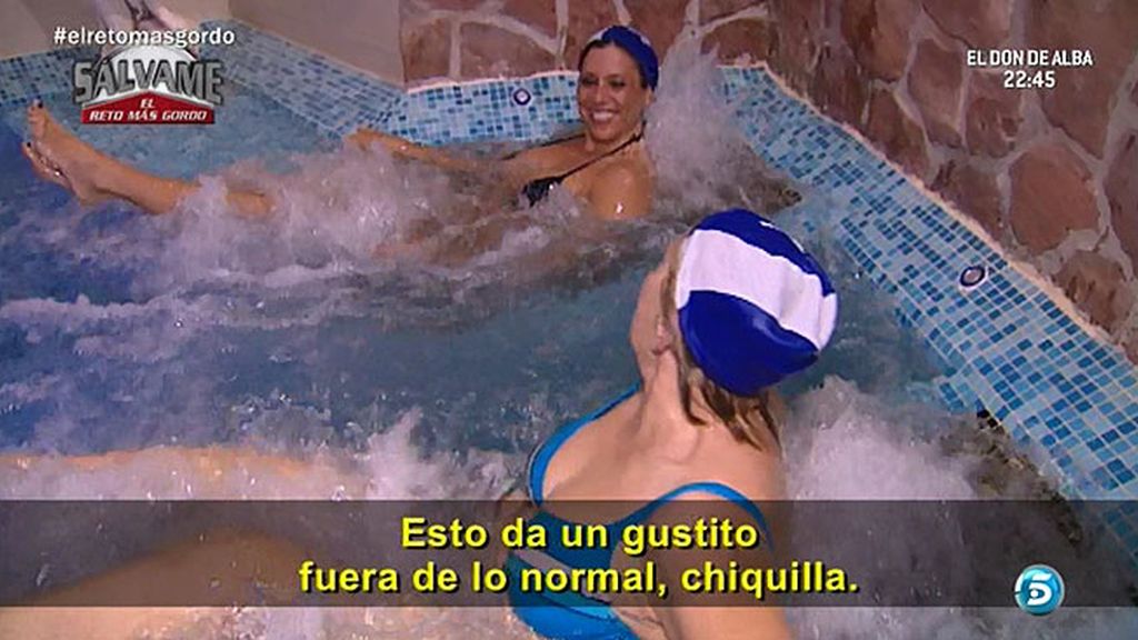 Carmen Bazán y Melu disfrutan del agua (y de las peleas)