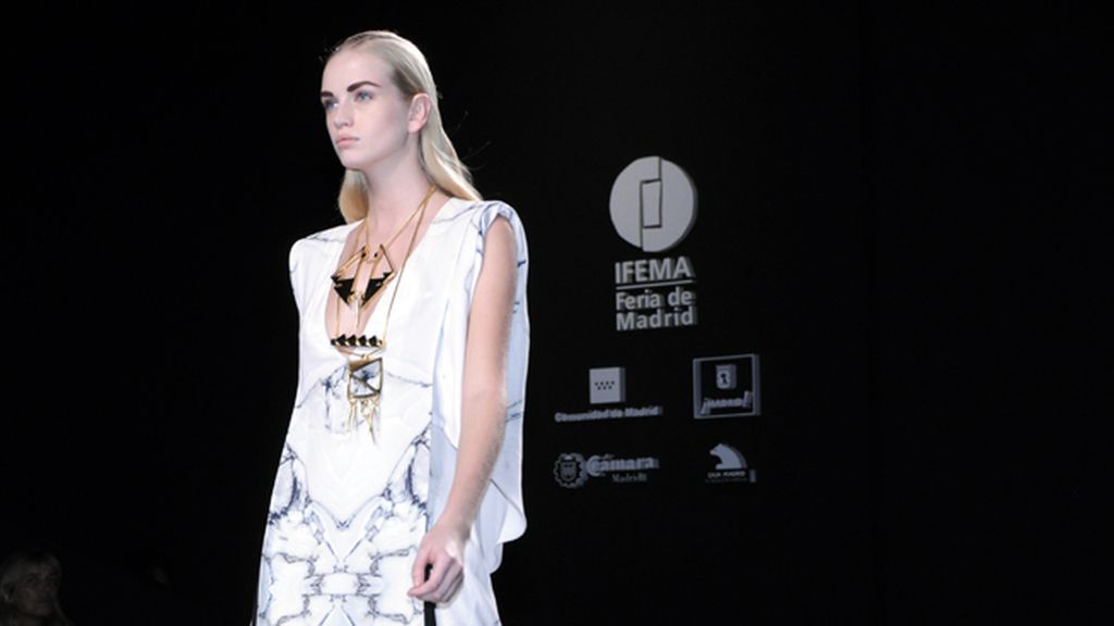 La masonería impregna cada prenda de la nueva colección de Ana Locking