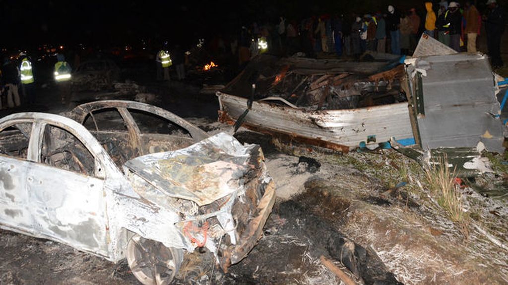 Unos 40 muertos al chocar un camión con gasolina contra varios coches en Kenia