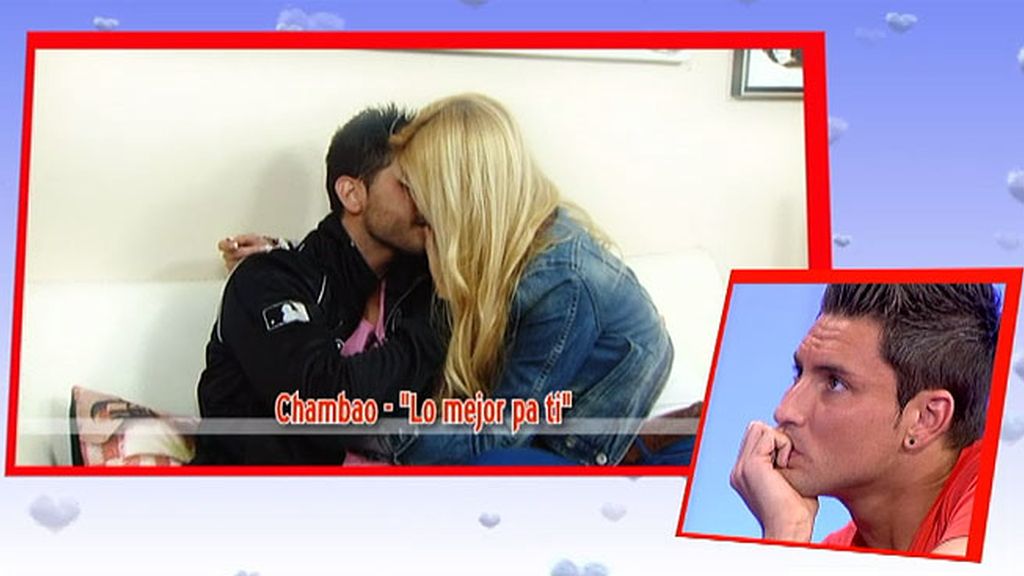 Erik besa tímidamente a Ainhoa