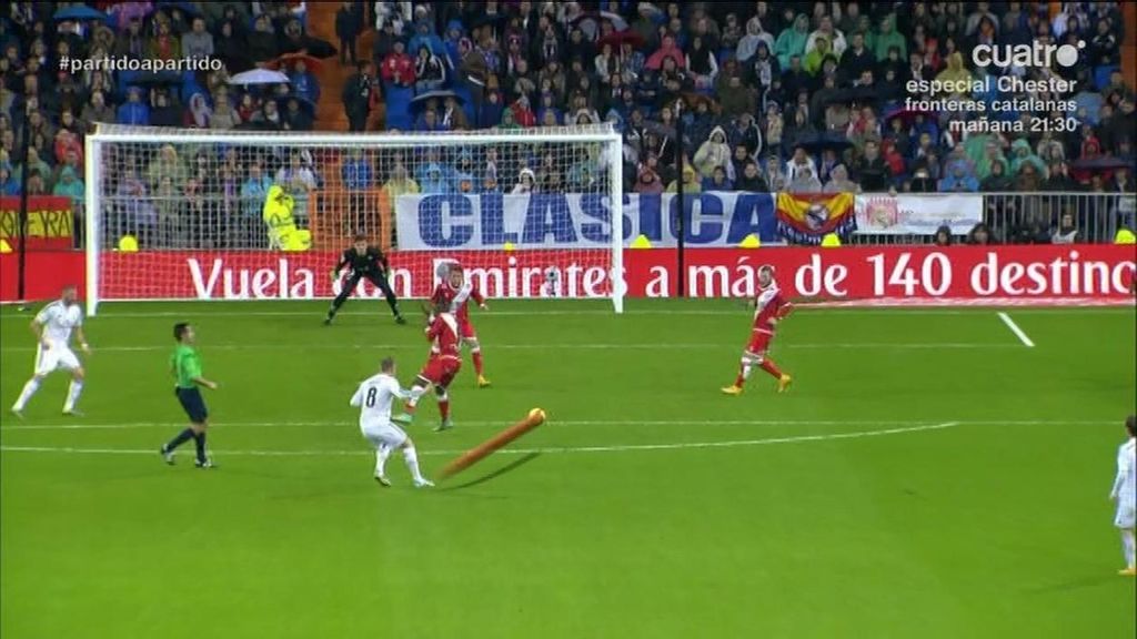 Kroos hace de jugador de golf y marca un golazo con una parábola perfecta