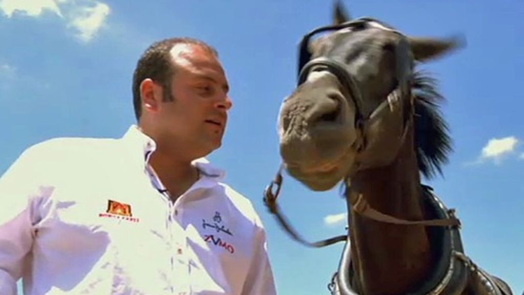 Como ganadero, Fidel es amante de los animales. Se gana la vida con ellos e intenta hacer su trabajo lo mejor posible