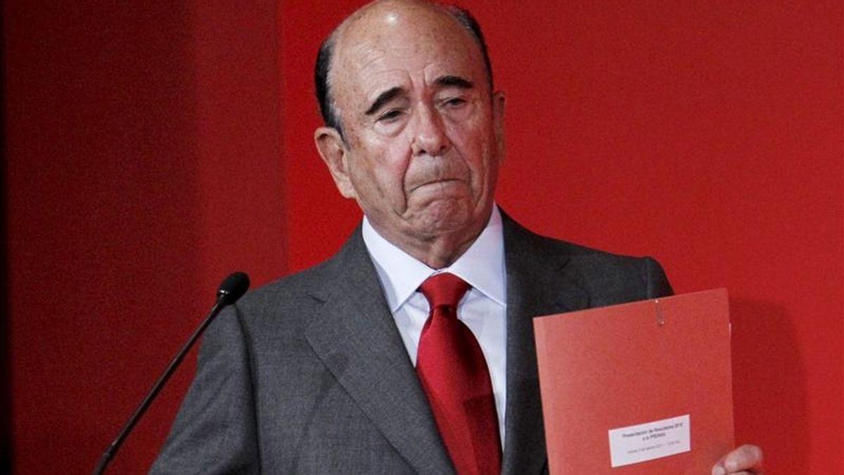 El presidente del Grupo Santander, Emilio Botín, tras presentar ayer los resultados correspondientes a 2010, en los que la entidad ganó 8.181 millones de euros netos, un 8,5 % menos que en el ejercicio anterior. EFE El presidente del Grupo Santander, Emilio Botín, tras presentar ayer los resultados correspondientes a 2010, en los que la entidad ganó 8.181 millones de euros netos, un 8,5 % menos que en el ejercicio anterior. EFE