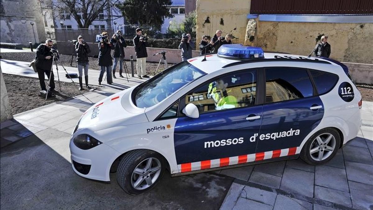 Los siete detenidos por su presunta relación con una trama de tráfico ilegal de sustancias dopantes desarticulada por la policía utonómica ( Mossos d'Esquadra) han pasado esta mañana a disposición judicial en la población gerundense de Olot (Girona). EFE Los siete detenidos por su presunta relación con una trama de tráfico ilegal de sustancias dopantes desarticulada por la policía utonómica ( Mossos d'Esquadra) han pasado esta mañana a disposición judicial en la población gerundense de Olot (Girona). EFE
