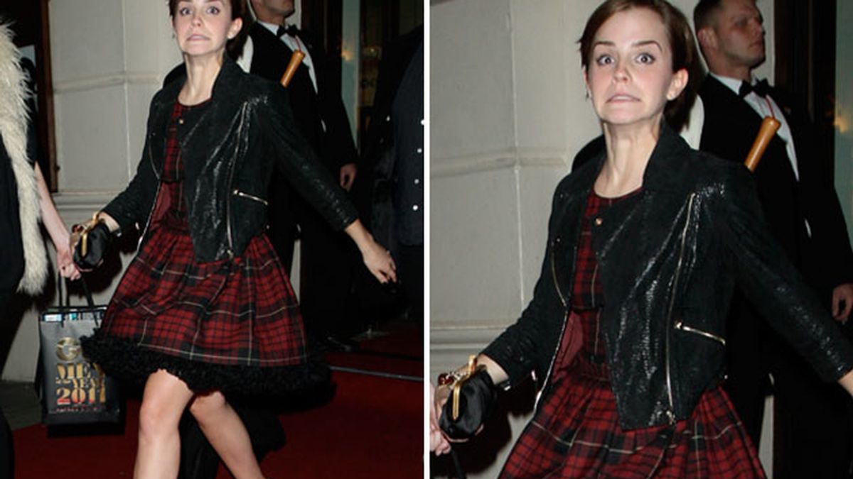 Emma Watson sale de la Royal Opera House de Londres. Foto: GTres