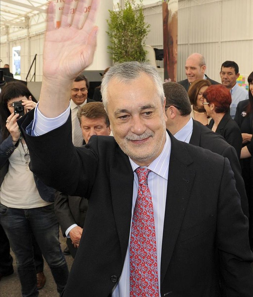 El presidente de la Junta de Andalucía, José Antonio Griñán, ha dicho hoy sobre la dimisión del consejero de Gobernación y Justicia, Luis Pizarro que es "un tema zanjado" y que la agrupación del PSOE de Cádiz dio ayer "un ejemplo de compromiso y buenas formas. EFE El presidente de la Junta de Andalucía, José Antonio Griñán, ha dicho hoy sobre la dimisión del consejero de Gobernación y Justicia, Luis Pizarro que es "un tema zanjado" y que la agrupación del PSOE de Cádiz dio ayer "un ejemplo de compromiso y buenas formas. EFE
