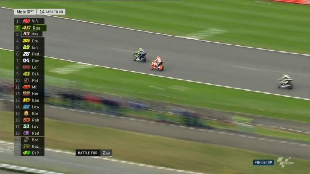 ¡Espectacular adelantamiento de Rossi a Márquez! ¡Menuda velocidad punta!