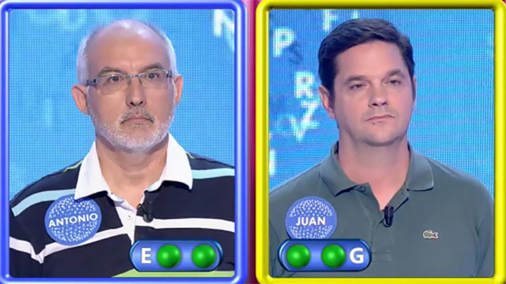 Antonio arrebata la silla azul a Juan