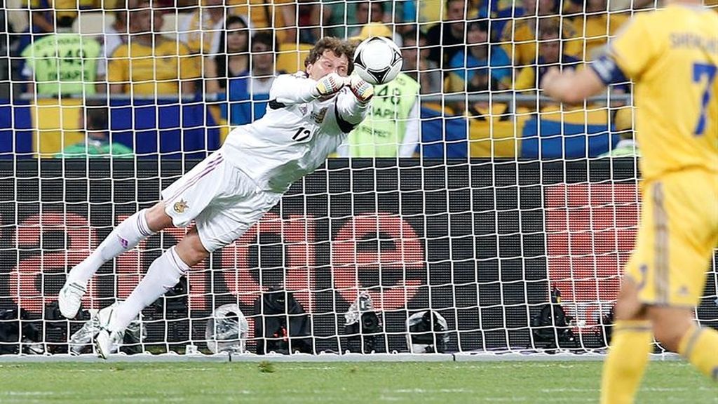 Shevchenco gana en su particular duelo con Ibrahimovic