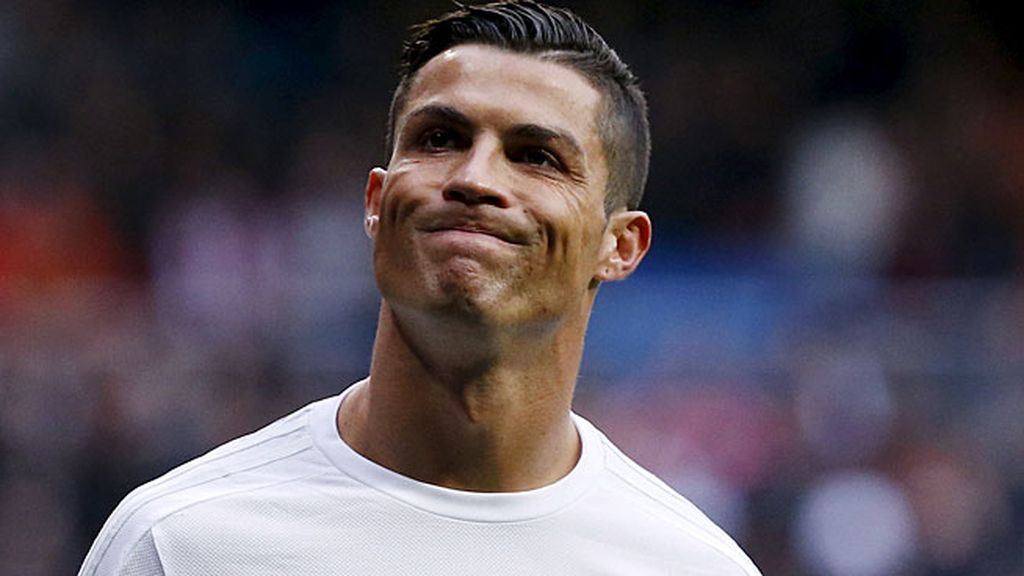 Cristiano se echa al Madrid a la espalda: doblete con golazo y disculpas al Bernabéu