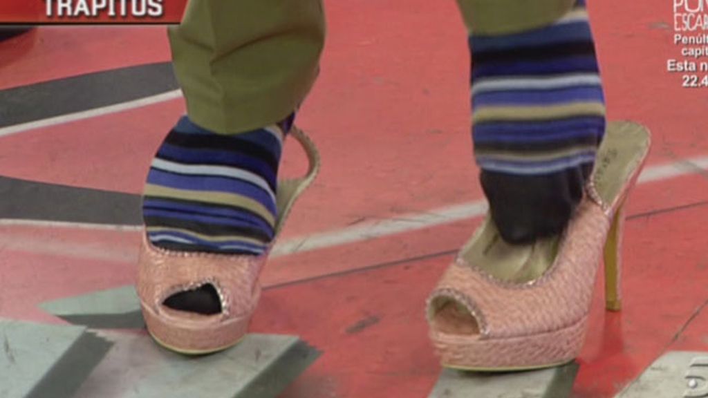 J. J. se calza los tacones de la Esteban