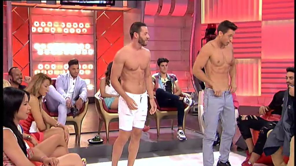 ¿Quién tiene el mejor cuerpo de 'Mujeres y Hombres'? ¿Leo o Adrián? ¿Quién tiene el mejor cuerpo de 'Mujeres y Hombres'? ¿Leo o Adrián?