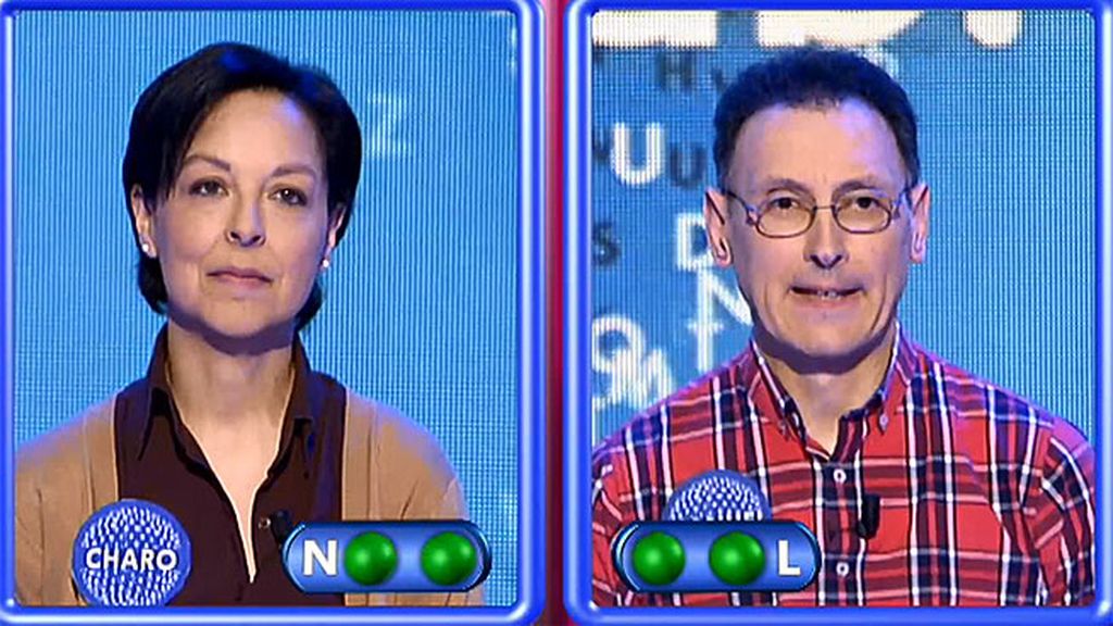 Charo le arrebata la silla azul a Manuel