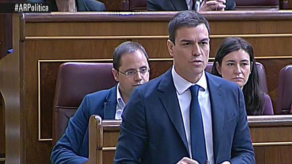 Duro cara a cara entre Sánchez y Rajoy en la sesión de control al Gobierno