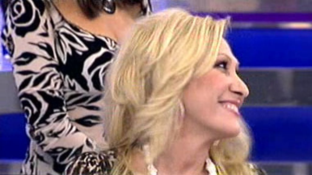 Se emociona al escuchar la canción con la que conoció a Amador